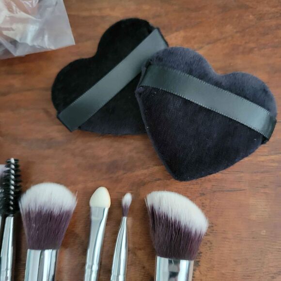 NEW Set of Make-Up brushes and blenders - Picture 2 of 4